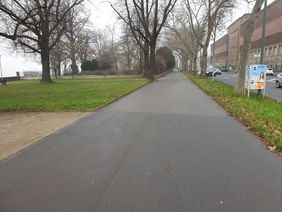 Joseph-Beuys-Ufer/Oederallee: Um den Radverkehr auszuweiten, wird dort ein 2,5 Meter breiter Zweirichtungsradweg angelegt, der in Richtung Nord-Süd verläuft. Foto: Amt für Verkehrsmanagement