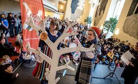 Auftaktveranstaltung zum Kinderrechtejahr 2019 im Opernhaus mit Bürgermeisterin Karin Zepuntke (links) und Schirmherrin Dr. Verena Geisel, Foto: Andreas Endermann.