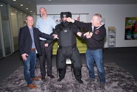 Karsten Tückmantel (Dezernat 04), Thomas Wittstock (BSG), Volker Prüfer (BSG, in Trainingsmontur) und Karl-Heinz Bergers (BSG/Jiu-Jitsu)