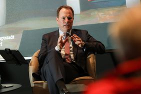 In seiner Bilanz-Pressekonferenz hat OB Dr. Keller seinen Blick auf die ersten drei Jahre seiner Amtszeit gewandt und einen Ausblick auf die nächsten beiden Jahre gegeben. Fotos: Zanin