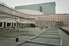 Im Rahmen der Dach- und Fassadensanierung werden in den kommenden Monaten rund 250 neue Fenster montiert; Foto: David Young