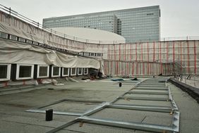 Im Rahmen der Dach- und Fassadensanierung werden in den kommenden Monaten rund 250 neue Fenster montiert; Foto: David Young