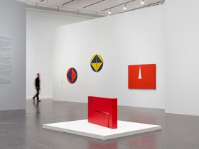 Installationsansicht der Ausstellung "Carmen Herrera. Lines of Sight" im K20
