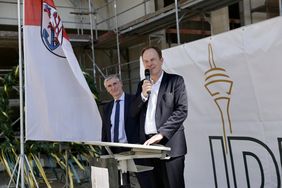 Oberbürgermeister Dr. Stephan Keller sprach im Rahmen des Richtfestes ein Grußwort.