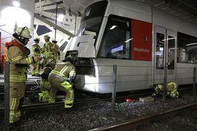 Feuerwehr Düsseldorf und Rheinbahn bei ihrer gemeinsamen Übung in der U-Bahn am frühen Dienstagmorgen, 14. Oktober 2025. Foto: Landeshauptstadt Düsseldorf/Ingo Lammert