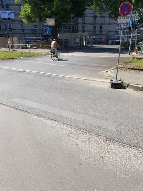 Die Straßenbahnhaltestelle "Auf'm Hennekamp" wird stadtauswärts in südöstlicher Richtung hinter die Kreuzung Auf’m Hennekamp/Witzelstraße verlegt und barrierefrei ausgebaut. Foto: Amt für Verkehrsmanagement