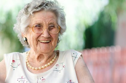 ältere lächelnde Frau, © Hunor Kristo, fotolia