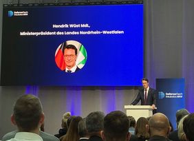 Ministerpräsident Hendrik Wüst eröffnet die Veranstaltung. © Wirtschaftsförderung Düsseldorf 