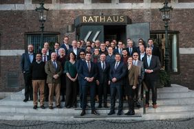 Eine Delegation von 30 Mobilitätsexperten aus dem niederländischen Den Haag hat die Landeshauptstadt Düsseldorf besucht. Oberbürgermeister Thomas Geisel begrüßte die Delegation unter Leitung des Beigeordneten Robert van Asten. Foto: Michael Gstetten
