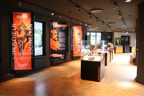 Die Sonderausstellung im Aquazoo ist über QR-Codes digital erweiterbar und bietet vielfältige Impressionen rund um das Sammeln von Muscheln und Schnecken; Foto: Aquazoo Löbbecke Museum