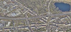Das 1959 errichtete und 312 Meter lange Bauwerk der "Hochstraße Benediktusstraße" - hier ein Luftbild - ist Bestandteil des Straßenzugs B7. Es muss auf Sicht erneuert werden. Foto: Amt für Brücken-, Tunnel- und Stadtbahnbau