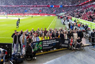 Oberbürgermeister Dr. Stephan Keller begrüßte im Rahmen des Zweitliga-Spiels Fortuna Düsseldorf gegen Hertha BSC Berlin in der MERKUR Spiel-Arena am Sonntag, 21. März 2026, Persönlichkeiten des öffentlichen Lebens, die die Bewerbung der Region Rhein/Ruhr um die Olympischen und Paralympischen Spiele in den Jahren 2036, 2040 oder 2044 unterstützen, im "Club Olympia". 