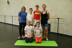 ReCheck! goes Ballett: Die Kinder treffen bei ihrem Test auf Ballett-Profi Arthur Stashak; Foto: Young 