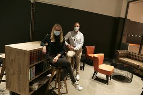 Stephan Schwering, Leiter der Zentralbibliothek, und Medienpädagogin Svenja Kersting, gaben erste Einblicke in die neue Jugendbibliothek, die im KAP1 entsteht; Fotos: Lammert