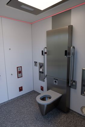 Die neuen WCs sind allesamt barrierefrei, haben eine Selbstreinigungsfunktion und werden zusätzlich täglich gereinigt. Foto: Uwe Schaffmeister