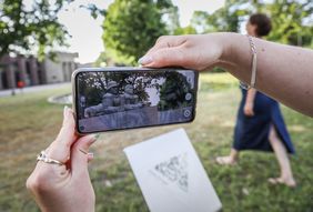Das Denkmal wurde digital rekonstruiert und kann mithilfe einer Anwendung an seinem ursprünglichen Standort entdeckt werden; Foto: Melanie Zanin