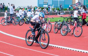 Landeshauptstadt Düs150 Kinder waren zum Petit Départ im Sportpark Niederheid wieder angemeldet, um sich in Ausdauer, Schnelligkeit und Geschicklichkeit zu messen.seldorf/Uwe Schaffmeister