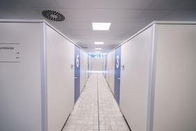 Nach dreijähriger Bauzeit ist das neue Schwimmbad in Benrath an der Regerstraße am Freitag, 1. September, eröffnet worden. Es trägt den Namen "Badehaus Benrath – Schwimmen am Schloss".