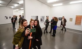 Zur Nacht der Museen zeigte die Kunsthalle im Betonkubus am Grabbeplatz die erste Überblicksausstellung des Fotografen und Kunstakademie-Professors Peter Piller. Foto: van Offern