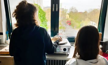 Foto von Kindern des Garather Kinderparlaments backen Crêpes