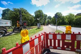 Der Ausbau des Radhauptnetzes läuft in der Landeshauptstadt Düsseldorf auf Hochtouren. Aktuell erfolgt der Ausbau des wichtigen Knotenpunktes an der Hofgartenrampe und der Oederallee - hier im Bild. Foto: Melanie Zanin
