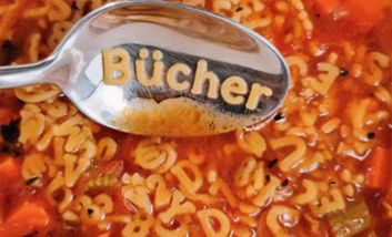 Foto eines Esslöffels in einer Buchstabensuppe