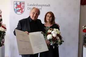 Der Helmut-Käutner-Preisträger 2022 Michael Verhoeven mit seiner Frau Senta Berger, Foto: David Young