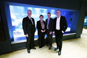 Michael Fischer, Freundeskreis Aquazoo, Beigeordnete Miriam Koch, Aquazoo-Direktor Jochen Reiter und Frank Schrader (v.l.), Geschäftsführer Düsseldorf Marketing, freuen sich über 500.000 Besucher im Jahr 2023. Foto: Young