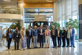 Die Düsseldorf-Delegation beim Besuch von Daimler Truck North America in Portland