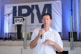 Stadtdirektor Burkhard Hintzsche sprach beim Richtfest das Grußwort für die Landeshauptstadt Düsseldorf.