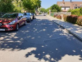 Der Bingener Weg wird mit einem Dünnschichtbelag instand gesetzt. Foto: Amt für VerkehrsmanagementLandeshauptstadt Düsseldorf/Amt für Verkehrsmanagement