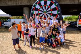 Große Vorfreude auf das Olympic Adventure Camp bei den Offiziellen und den Kindern der Freizeiteinrichtung WestEnd aus Heerdt; Foto: Schaffmeister