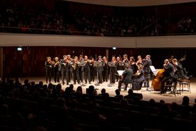Künstlerinnen und Künstler der Düsseldorfer Symphoniker und des Moskauer Orchester-Pendants Persimfans gaben in der neuen imposanten Konzerthalle Zaryadye eine außergewöhnliche Vorstellung. Foto: Igor Strajin