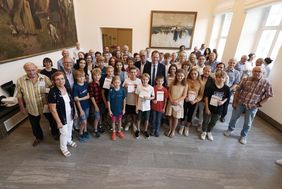 Im Jan-Wellem-Saal des Rathauses wurden die Sportabzeichen-Jubilare der Jahre 2019 bis 2021 von Oberbürgermeister Dr. Stephan Keller und Stadtsportbund-Präsident Peter Schwabe geehrt; Fotos: Young 