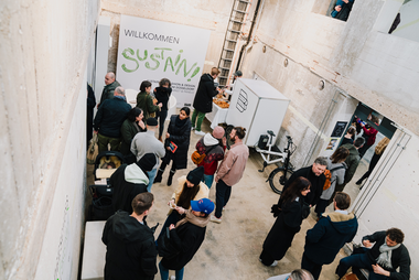 Rund 1.000 BesucherInnen kamen am 27. Januar zur ersten Ausgabe von SUSTAIN! Pop-up & Panels im Bilker Bunker. © Lars Dargel 