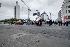 Im dritten Bauabschnitt des Großprojekts Kö-Bogen laufen die Arbeiten auf Hochtouren. Foto: Uwe Schaffmeister