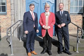 Ordnungsdezernent Christian Zaum (l.) und Oliver Strudthoff (r.), Polizeidirektor, stellten gemeinsam mit Lothar J. Hörning vom Comitee Düsseldorfer Karneval die Sicherheitsmaßnahmen rund um Karneval vor, Foto: Lammert.
