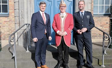 Ordnungsdezernent Christian Zaum (l.) und Oliver Strudthoff (r.), Polizeidirektor, stellten gemeinsam mit Lothar J. Hörning vom Comitee Düsseldorfer Karneval die Sicherheitsmaßnahmen rund um Karneval vor, Foto: Lammert.