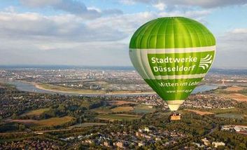 Foto eines grünen Heißluftballons mit dem Logo der Stadtwerke Düsseldorf