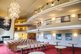 Blick in die Ausstellung des Deutschen Architekturmuseums im Opernhaus Düsseldorf; Foto: Zanin
