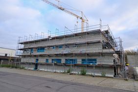 Die neue Jugendfreizeiteinrichtung, die an der Theodor-Litt-Straße in Garath errichtet wird. Foto: Michael Gstettenbauer