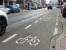 Foto von neuem Radfahrstreifen auf der Rethelstraße