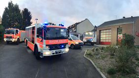 Fahrzeuge der FF Unterbach vor dem Gerätehaus