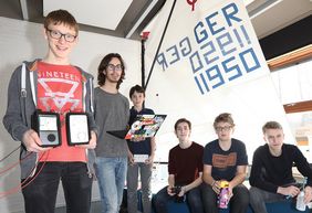 Von links: Max Schulte (14), Emile Hansmaennel (18), Martin Gottschald (12), Julian Meyer (16), Johannes Handke (17), Jan Korte (16) vom Fliedner-Gymnasium machen mit beim Regionalwettbewerb Düsseldorf "Jugend forscht".