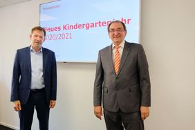 Stadtdirektor Burkhard Hintzsche und Jugendamtsleiter Johannes Horn (v.l.) bei der Pressekonferenz zum neuen Kindergartenjahr 2020/21