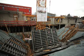 Erweiterungsbau Gymnasium Gerresheim - Blick auf die Baustelle erhält einen Erweiterungsbau. Die Fertigstellung ist für August 2019 geplant, Foto: David Young.