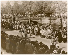 Erste Igedo-Modenschau auf der Königsallee 1949. Foto: Igedo