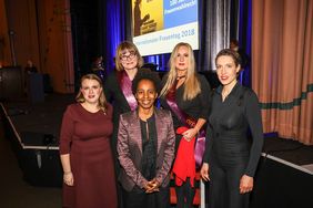 Journalistin Rebecca Beerheide, Bürgermeisterin Klaudia Zepuntke, Moderatorin Shary Reeves, Gleichstellungsbeauftragte der Landeshauptstadt Düsseldorf Elisabeth Wilfart und Kabarettistin Christine Prayon 