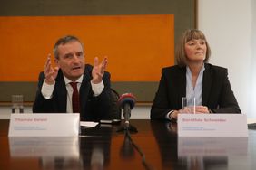 OB Geisel und Stadtkämmerin Dorothée Schneider stellten den Haushaltsentwurf für 2020 mit Rekordinvestitionen vor. Auch fürs kommende Jahr weist dieser erneut einen strukturell ausgeglichenen Haushalt mit einem positiven Ergebnis vor.
