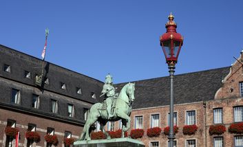Jan-Wellem-Reiterdenkmal vor dem Düsseldorfer Rathaus